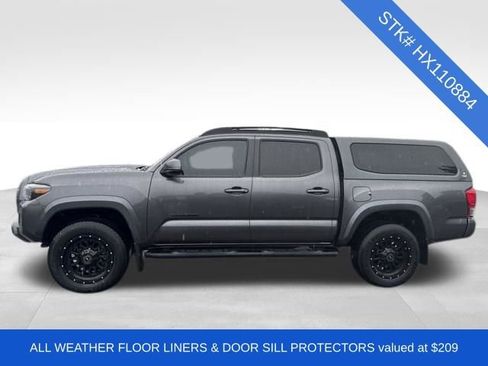 Used 2017 Toyota Tacoma TRD Sport w/ Tow Package image 4