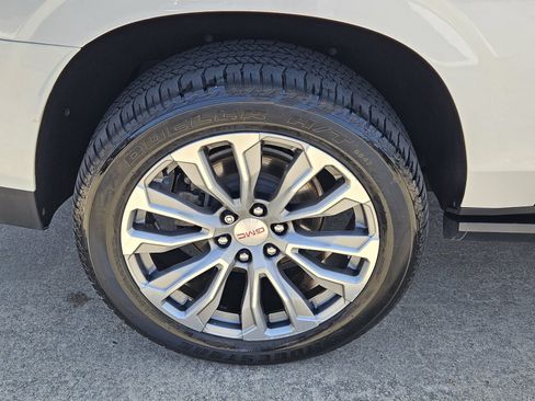 Used 2021 GMC Yukon XL Denali w/ Denali Premium Package AWD/4WD image 10