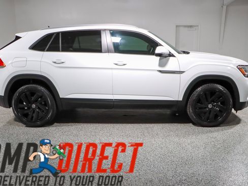 Used 2022 Volkswagen Atlas Cross Sport SE w/ Black Wheel Package AWD/4WD image 6