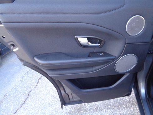 Used 2016 Land Rover Range Rover Evoque SE image 22