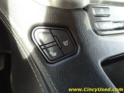 Used 2016 GMC Yukon XL SLT AWD/4WD image 16