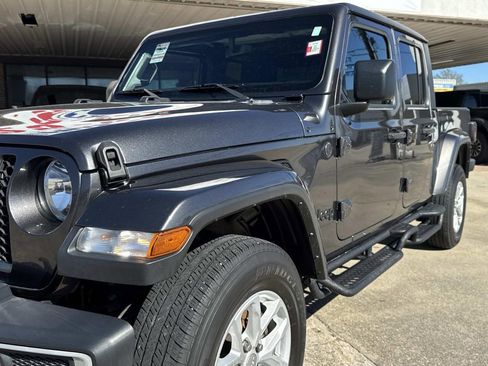 Used 2023 Jeep Gladiator Sport image 5