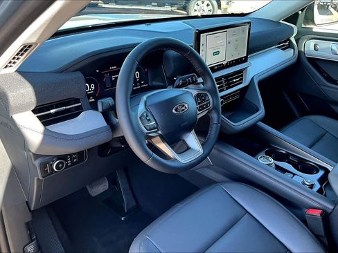New 2026 Ford Explorer Active w/ Active Comfort Package image 8