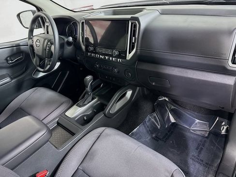 Certified 2025 Nissan Frontier SV RWD image 30