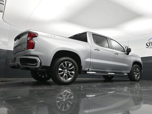 Used 2021 Chevrolet Silverado 1500 RST w/ Convenience Package II AWD/4WD image 32
