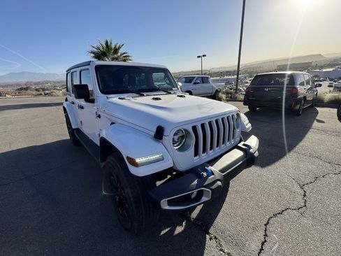 Used 2022 Jeep Wrangler Unlimited Sahara image 7