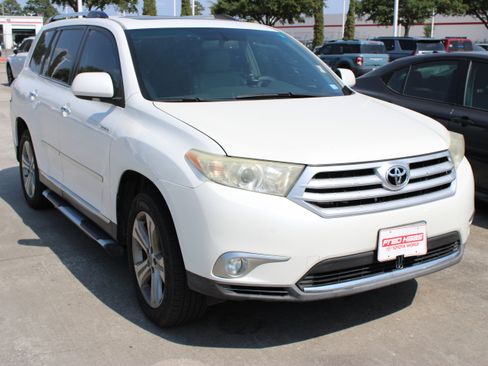 Used 2012 Toyota Highlander Limited w/ Tow Pkg FWD image 2