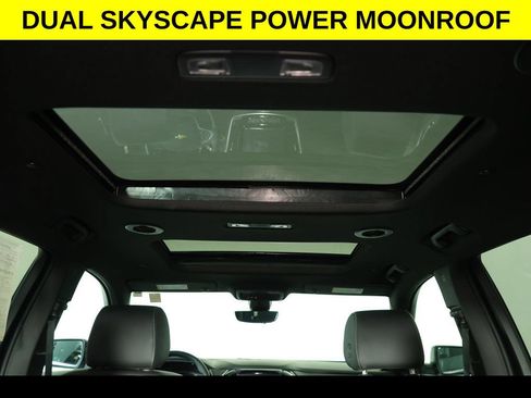 Used 2023 Chevrolet Traverse LT w/ LT Premium Package AWD/4WD image 3