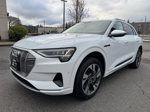 Used 2021 Audi e-tron Premium Plus w/ Premium Plus Package image 4