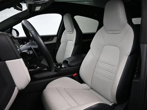 Certified 2025 Porsche Cayenne Turbo AWD/4WD image 5