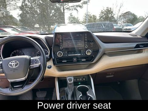 Used 2021 Toyota Highlander XLE image 11