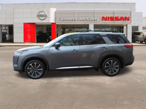 New 2026 Nissan Pathfinder Platinum w/ Cargo Package image 6