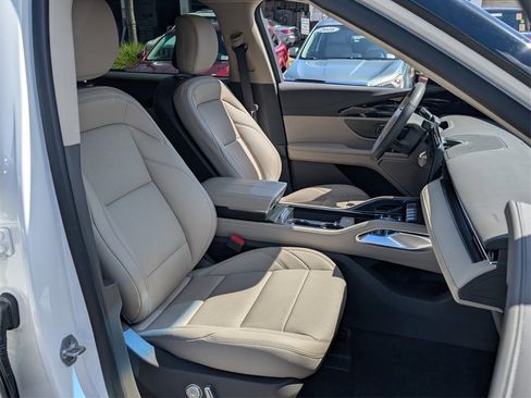 Used 2024 Lincoln Nautilus Premier image 16