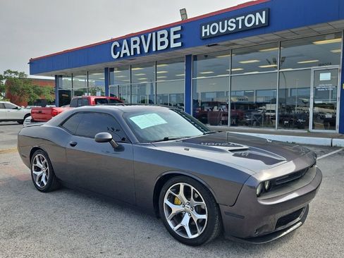 Used 2016 Dodge Challenger SXT Plus RWD image 1
