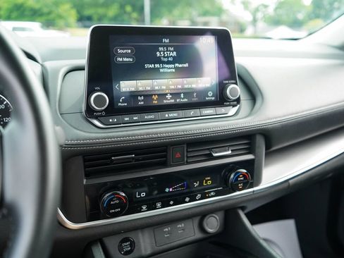 Used 2025 Nissan Rogue SV FWD image 7