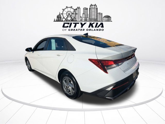 Used 2026 Hyundai Elantra SE FWD image 4