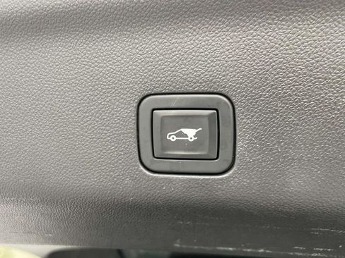 Used 2021 GMC Yukon Denali w/ Denali Premium Package image 11