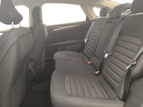 Used 2019 Ford Fusion SE FWD image 18