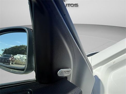 Used 2019 Chrysler 300 Limited image 10