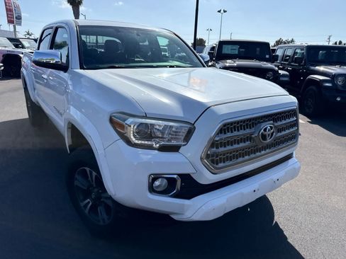 Used 2017 Toyota Tacoma Limited w/ Tow Package AWD/4WD image 9