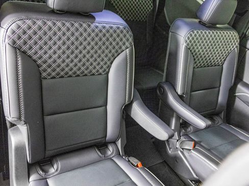 Used 2024 GMC Acadia Denali image 40