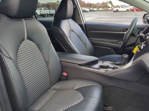 Used 2021 Toyota Camry SE image 8