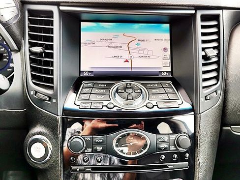 Used 2011 INFINITI FX35 AWD w/ Premium Pkg image 19