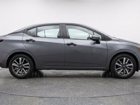 Used 2025 Nissan Versa SV FWD image 11