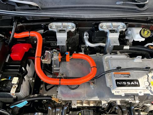 Used 2024 Nissan Ariya AWD image 31