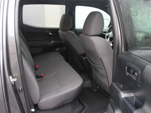 Used 2016 Toyota Tacoma TRD Off-Road w/ Premium & Technology Package AWD/4WD image 20