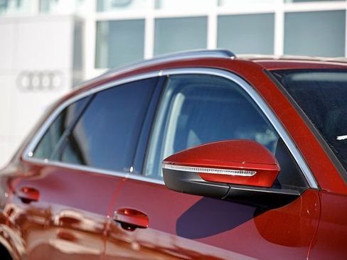 New 2025 Audi Q5 Prestige image 3