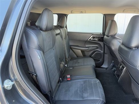 Used 2024 Mitsubishi Outlander SE image 32