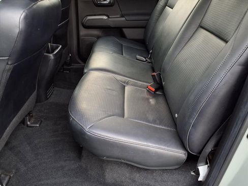 Used 2022 Toyota Tacoma TRD Off-Road image 40