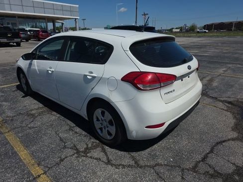 Used 2017 Kia Forte LX image 3