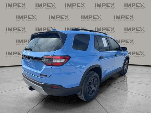 Used 2024 Honda Pilot TrailSport image 5