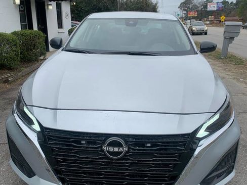 Used 2024 Nissan Altima 2.5 SV image 2