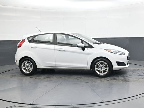 Used 2018 Ford Fiesta SE image 3
