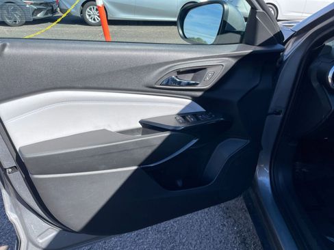 Used 2025 Chevrolet Trax LT w/ LT Convenience Package image 18