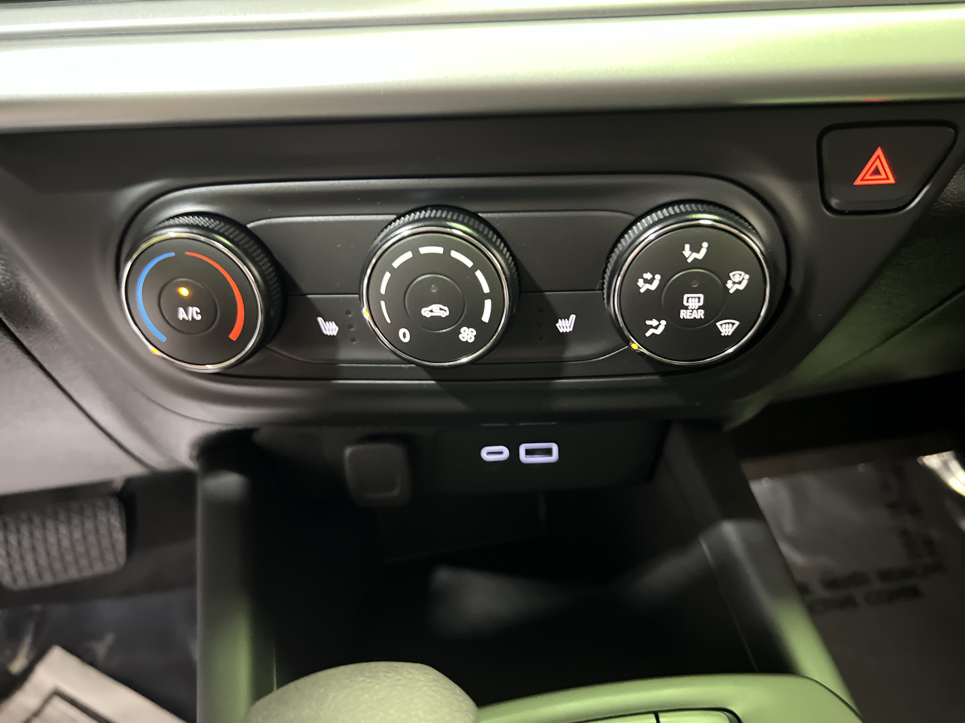 Used 2025 Chevrolet Trax LS w/ LS Convenience Package FWD image 20