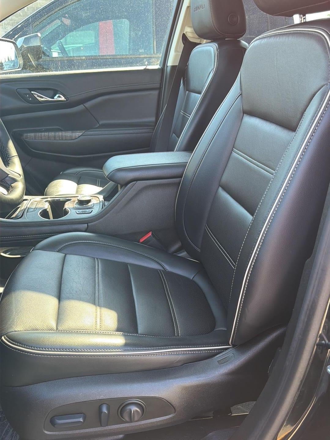 Used 2023 GMC Acadia Denali AWD/4WD image 4