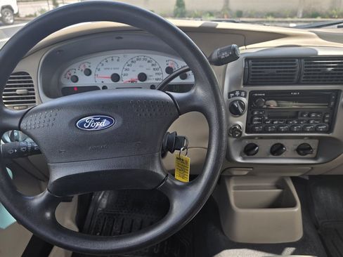 Used 2005 Ford Explorer Sport Trac XLS AWD/4WD image 16