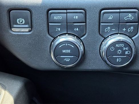 New 2025 GMC Sierra 1500 SLT w/ SLT Premium Package image 31