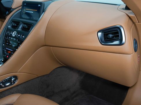 Used 2023 Aston Martin DBS Coupe image 36