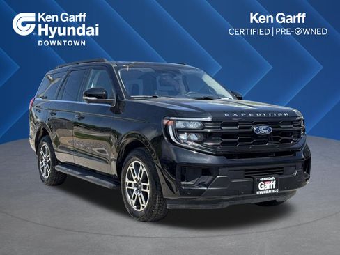 Used 2025 Ford Expedition Active AWD/4WD image 1