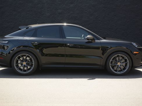 Certified 2024 Porsche Cayenne Turbo GT AWD/4WD image 8