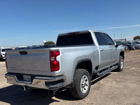 Used 2022 Chevrolet Silverado 2500 LT w/ Convenience Package image 3