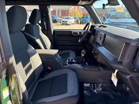 New 2025 Ford Bronco 4-Door image 27