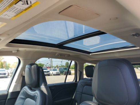 Used 2024 Lincoln Aviator Reserve w/ Equipment Group 201A AWD/4WD image 11