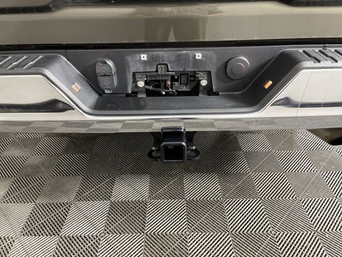 Used 2022 GMC Sierra 2500 SLE w/ SLE Value Package; image 6