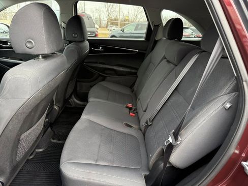 Used 2020 Kia Sorento LX w/ LX I4 Convenience Package image 17